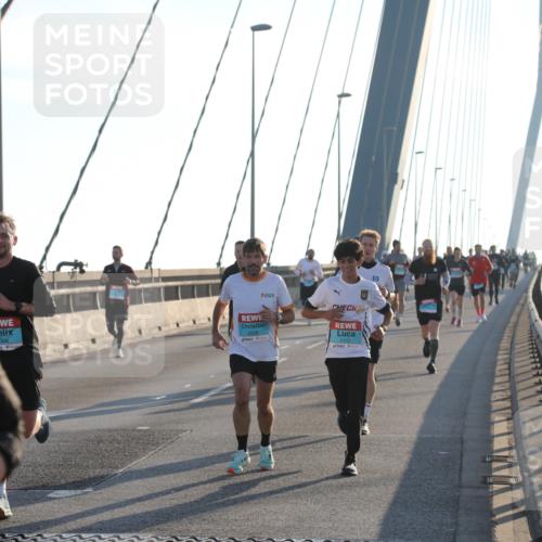 03.10.2025 - Köhlbrandbrückenlauf Yannick Fuchs http://msf.ph/oto/9174702 03.10.2025 08:23:00 Position 1 1068, 3338, 24, 1112 meine-sportfotos.de