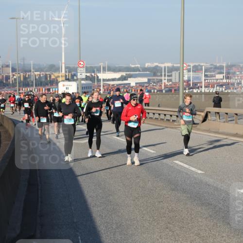 03.10.2025 - Köhlbrandbrückenlauf Yannick Fuchs http://msf.ph/oto/9174707 03.10.2025 08:43:45 Position 2 1500, 1 meine-sportfotos.de