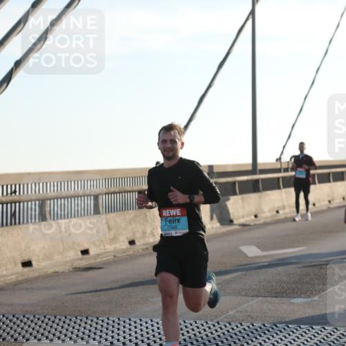 03.10.2025 - Köhlbrandbrückenlauf Yannick Fuchs http://msf.ph/oto/9174710 03.10.2025 08:23:01 Position 1 1068, 3338 meine-sportfotos.de