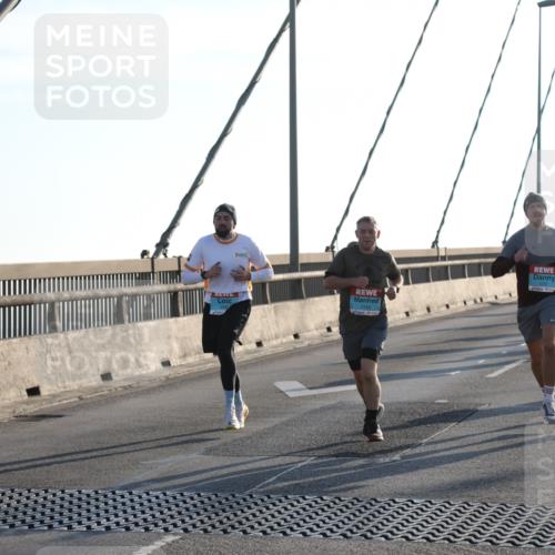 03.10.2025 - Köhlbrandbrückenlauf Yannick Fuchs http://msf.ph/oto/9174741 03.10.2025 08:23:07 Position 1 3340, 1142 meine-sportfotos.de