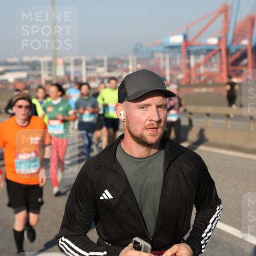 03.10.2025 - Köhlbrandbrückenlauf Yannick Fuchs http://msf.ph/oto/9174765 03.10.2025 08:43:55 Position 2  meine-sportfotos.de