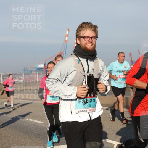 03.10.2025 - Köhlbrandbrückenlauf Yannick Fuchs http://msf.ph/oto/9174782 03.10.2025 08:44:11 Position 2 1355, 2890, 3128 meine-sportfotos.de