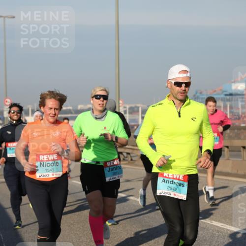 03.10.2025 - Köhlbrandbrückenlauf Yannick Fuchs http://msf.ph/oto/9174788 03.10.2025 08:44:12 Position 2 1343, 2, 2821, 2942 meine-sportfotos.de