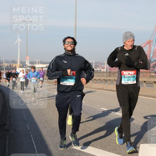 03.10.2025 - Köhlbrandbrückenlauf Yannick Fuchs http://msf.ph/oto/9174802 03.10.2025 08:44:15 Position 2 2950, 3380 meine-sportfotos.de