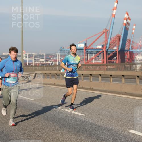 03.10.2025 - Köhlbrandbrückenlauf Yannick Fuchs http://msf.ph/oto/9174822 03.10.2025 08:44:18 Position 2 2117 meine-sportfotos.de