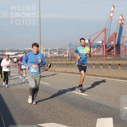 03.10.2025 - Köhlbrandbrückenlauf Yannick Fuchs http://msf.ph/oto/9174823 03.10.2025 08:44:18 Position 2 2117 meine-sportfotos.de