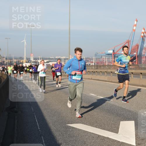 03.10.2025 - Köhlbrandbrückenlauf Yannick Fuchs http://msf.ph/oto/9174829 03.10.2025 08:44:19 Position 2 2117 meine-sportfotos.de