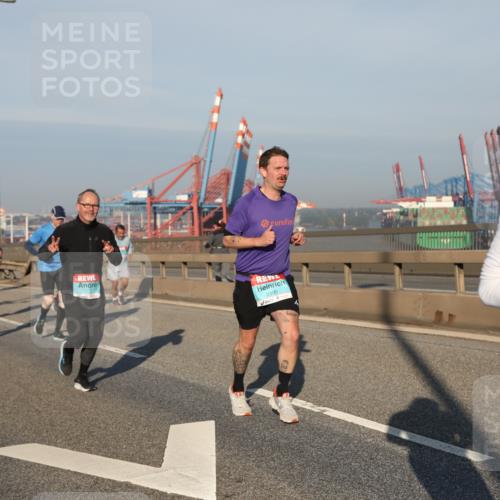 03.10.2025 - Köhlbrandbrückenlauf Yannick Fuchs http://msf.ph/oto/9174865 03.10.2025 08:44:23 Position 2 1873, 2990, 1742 meine-sportfotos.de