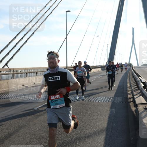 03.10.2025 - Köhlbrandbrückenlauf Yannick Fuchs http://msf.ph/oto/9174866 03.10.2025 08:23:21 Position 1 2880 meine-sportfotos.de