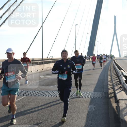 03.10.2025 - Köhlbrandbrückenlauf Yannick Fuchs http://msf.ph/oto/9174875 03.10.2025 08:23:23 Position 1 50, 10, 1490, 3243 meine-sportfotos.de