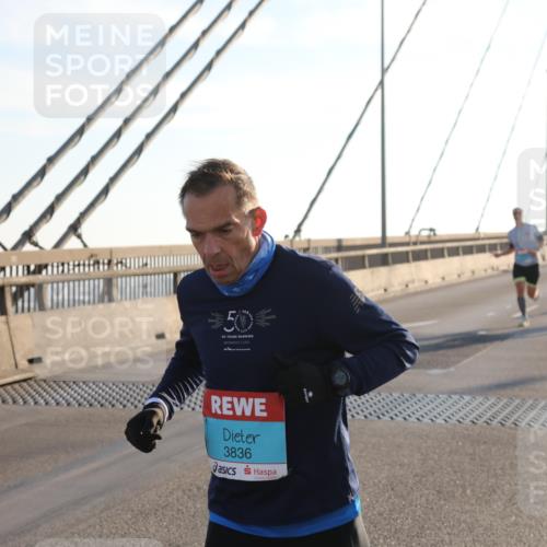 03.10.2025 - Köhlbrandbrückenlauf Yannick Fuchs http://msf.ph/oto/9174883 03.10.2025 08:23:25 Position 1 50, 50, 3836 meine-sportfotos.de
