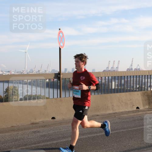 03.10.2025 - Köhlbrandbrückenlauf Yannick Fuchs http://msf.ph/oto/9174884 03.10.2025 08:23:26 Position 1 1075 meine-sportfotos.de