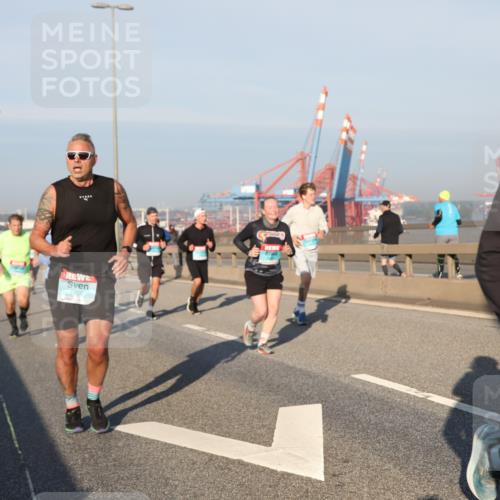 03.10.2025 - Köhlbrandbrückenlauf Yannick Fuchs http://msf.ph/oto/9174908 03.10.2025 08:44:29 Position 2 1435 meine-sportfotos.de