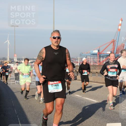 03.10.2025 - Köhlbrandbrückenlauf Yannick Fuchs http://msf.ph/oto/9174910 03.10.2025 08:44:29 Position 2 1435, 3006 meine-sportfotos.de