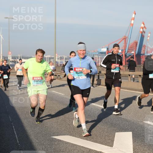 03.10.2025 - Köhlbrandbrückenlauf Yannick Fuchs http://msf.ph/oto/9174923 03.10.2025 08:44:31 Position 2 1259, 3539, 1764 meine-sportfotos.de