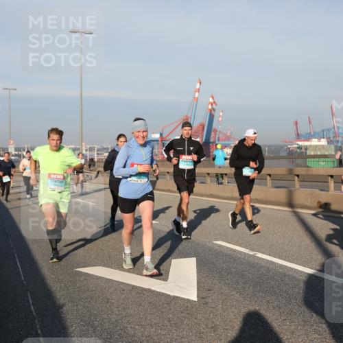 03.10.2025 - Köhlbrandbrückenlauf Yannick Fuchs http://msf.ph/oto/9174926 03.10.2025 08:44:31 Position 2 15 meine-sportfotos.de
