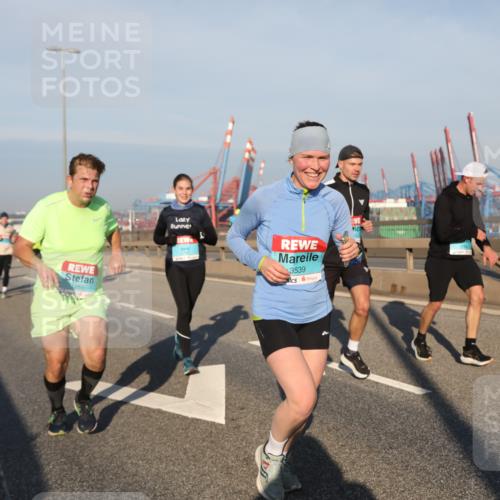 03.10.2025 - Köhlbrandbrückenlauf Yannick Fuchs http://msf.ph/oto/9174938 03.10.2025 08:44:32 Position 2 1259, 3539 meine-sportfotos.de