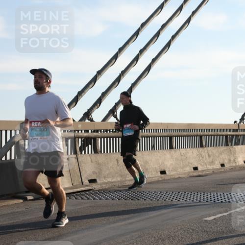 03.10.2025 - Köhlbrandbrückenlauf Yannick Fuchs http://msf.ph/oto/9174950 03.10.2025 08:23:37 Position 1 1271, 1639 meine-sportfotos.de