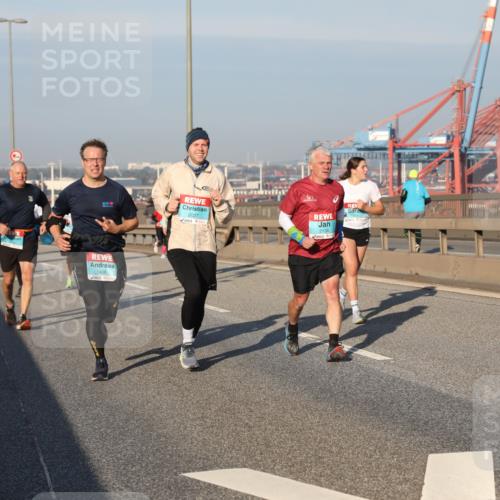 03.10.2025 - Köhlbrandbrückenlauf Yannick Fuchs http://msf.ph/oto/9174957 03.10.2025 08:44:35 Position 2 1408, 5, 2027, 2134, 1401 meine-sportfotos.de