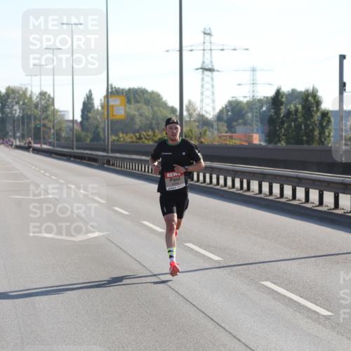 03.10.2025 - Köhlbrandbrückenlauf Yannick Fuchs http://msf.ph/oto/9174964 03.10.2025 11:10:20 Position 3 6099 meine-sportfotos.de