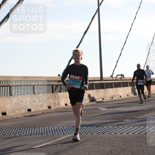 03.10.2025 - Köhlbrandbrückenlauf Yannick Fuchs http://msf.ph/oto/9174966 03.10.2025 08:23:40 Position 1 2997 meine-sportfotos.de