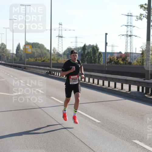03.10.2025 - Köhlbrandbrückenlauf Yannick Fuchs http://msf.ph/oto/9174973 03.10.2025 11:10:21 Position 3 6099 meine-sportfotos.de