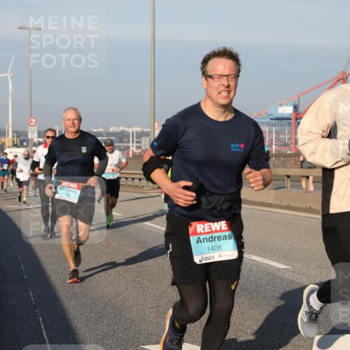 03.10.2025 - Köhlbrandbrückenlauf Yannick Fuchs http://msf.ph/oto/9174998 03.10.2025 08:44:37 Position 2 3032, 1408, 2027 meine-sportfotos.de