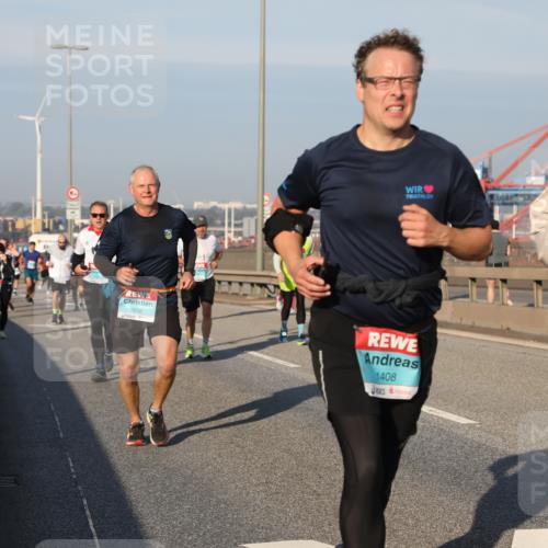 03.10.2025 - Köhlbrandbrückenlauf Yannick Fuchs http://msf.ph/oto/9175001 03.10.2025 08:44:37 Position 2 3032, 1408, 2027 meine-sportfotos.de
