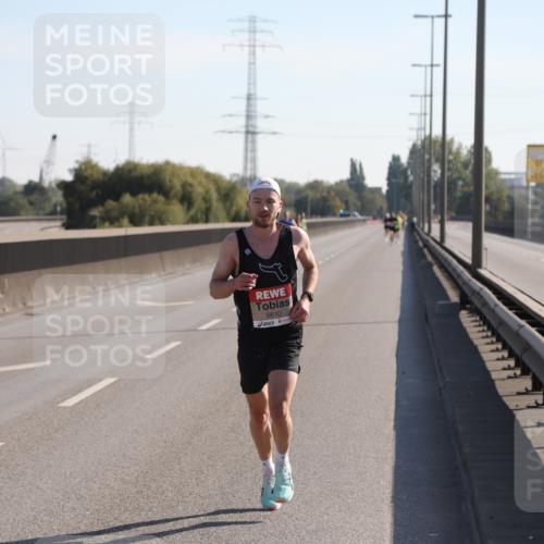 03.10.2025 - Köhlbrandbrückenlauf Yannick Fuchs http://msf.ph/oto/9175005 03.10.2025 11:10:47 Position 3 6610 meine-sportfotos.de