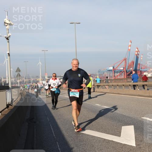 03.10.2025 - Köhlbrandbrückenlauf Yannick Fuchs http://msf.ph/oto/9175015 03.10.2025 08:44:38 Position 2  meine-sportfotos.de