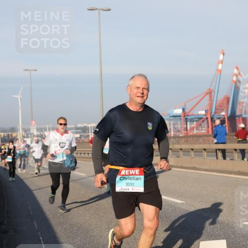 03.10.2025 - Köhlbrandbrückenlauf Yannick Fuchs http://msf.ph/oto/9175023 03.10.2025 08:44:39 Position 2 3032 meine-sportfotos.de