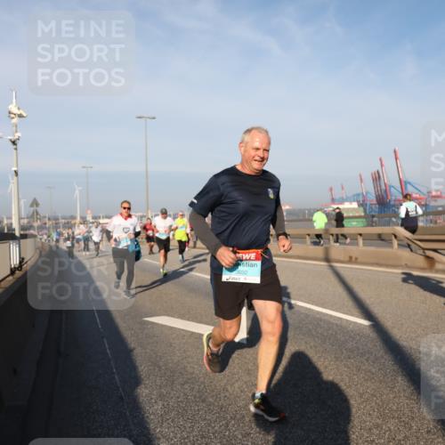 03.10.2025 - Köhlbrandbrückenlauf Yannick Fuchs http://msf.ph/oto/9175034 03.10.2025 08:44:39 Position 2 3032 meine-sportfotos.de