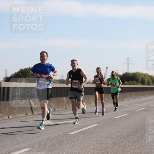 03.10.2025 - Köhlbrandbrückenlauf Yannick Fuchs http://msf.ph/oto/9175049 03.10.2025 11:10:57 Position 3 4033 meine-sportfotos.de