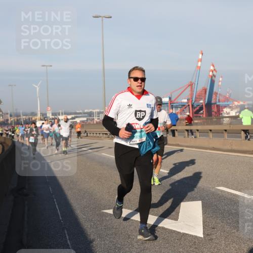 03.10.2025 - Köhlbrandbrückenlauf Yannick Fuchs http://msf.ph/oto/9175054 03.10.2025 08:44:41 Position 2 371 meine-sportfotos.de