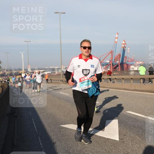 03.10.2025 - Köhlbrandbrückenlauf Yannick Fuchs http://msf.ph/oto/9175056 03.10.2025 08:44:41 Position 2 1371 meine-sportfotos.de
