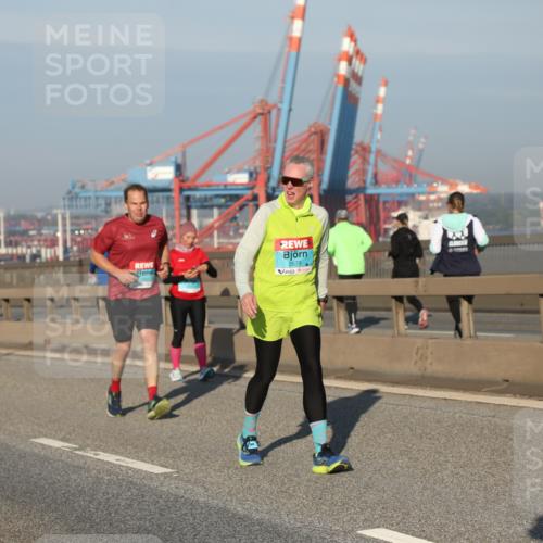 03.10.2025 - Köhlbrandbrückenlauf Yannick Fuchs http://msf.ph/oto/9175076 03.10.2025 08:44:42 Position 2 2679 meine-sportfotos.de