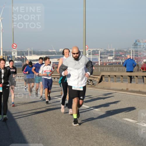 03.10.2025 - Köhlbrandbrückenlauf Yannick Fuchs http://msf.ph/oto/9175095 03.10.2025 08:44:44 Position 2 1500, 8, 0, 1 meine-sportfotos.de