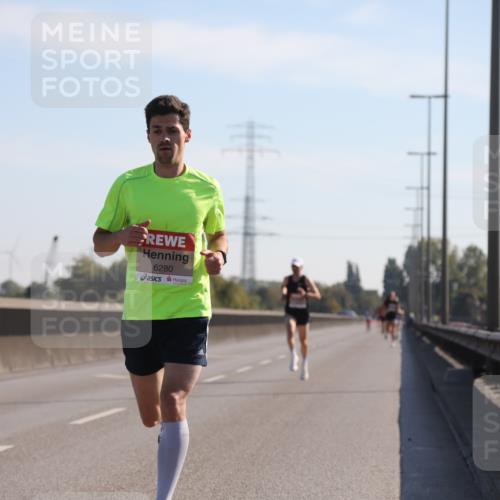 03.10.2025 - Köhlbrandbrückenlauf Yannick Fuchs http://msf.ph/oto/9175119 03.10.2025 11:11:09 Position 3 6280 meine-sportfotos.de