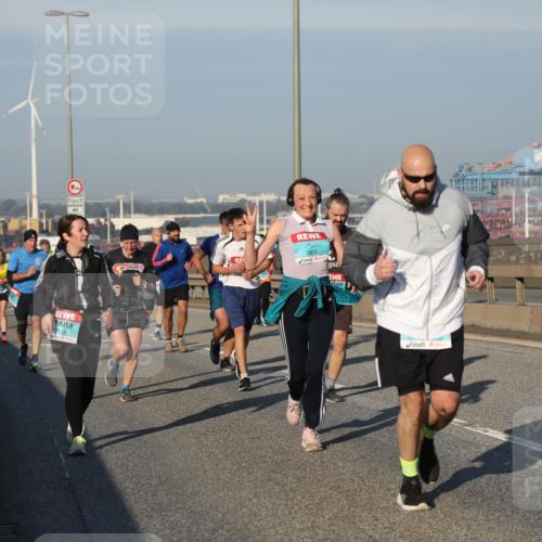 03.10.2025 - Köhlbrandbrückenlauf Yannick Fuchs http://msf.ph/oto/9175120 03.10.2025 08:44:45 Position 2 679, 3818 meine-sportfotos.de