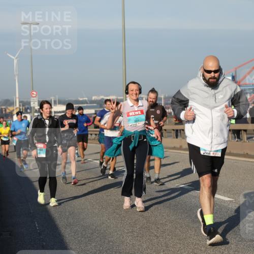 03.10.2025 - Köhlbrandbrückenlauf Yannick Fuchs http://msf.ph/oto/9175131 03.10.2025 08:44:46 Position 2 3818 meine-sportfotos.de