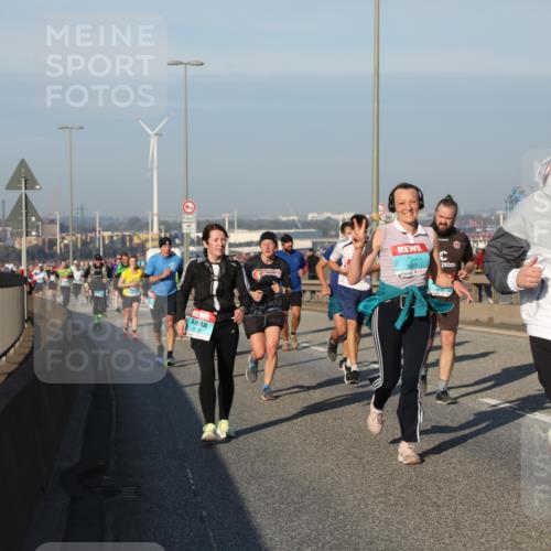 03.10.2025 - Köhlbrandbrückenlauf Yannick Fuchs http://msf.ph/oto/9175133 03.10.2025 08:44:46 Position 2 1679, 3818 meine-sportfotos.de