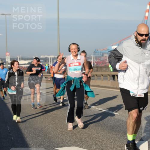 03.10.2025 - Köhlbrandbrückenlauf Yannick Fuchs http://msf.ph/oto/9175140 03.10.2025 08:44:47 Position 2 3818 meine-sportfotos.de