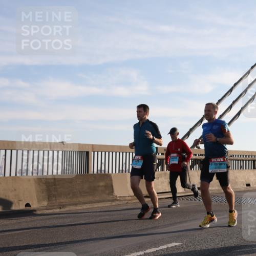 03.10.2025 - Köhlbrandbrückenlauf Yannick Fuchs http://msf.ph/oto/9175144 03.10.2025 08:23:53 Position 1 2712 meine-sportfotos.de