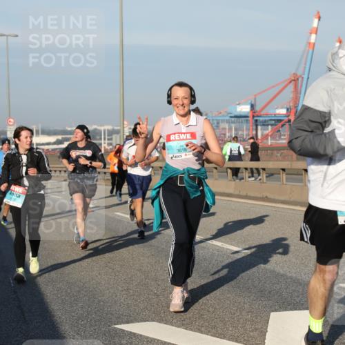 03.10.2025 - Köhlbrandbrückenlauf Yannick Fuchs http://msf.ph/oto/9175150 03.10.2025 08:44:47 Position 2 3818 meine-sportfotos.de