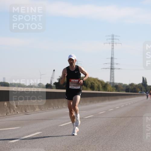 03.10.2025 - Köhlbrandbrückenlauf Yannick Fuchs http://msf.ph/oto/9175151 03.10.2025 11:11:13 Position 3 4027 meine-sportfotos.de