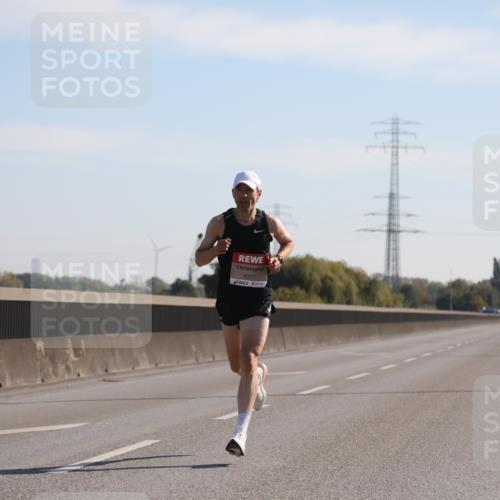 03.10.2025 - Köhlbrandbrückenlauf Yannick Fuchs http://msf.ph/oto/9175153 03.10.2025 11:11:13 Position 3 4027 meine-sportfotos.de