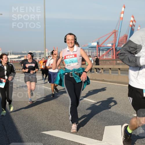 03.10.2025 - Köhlbrandbrückenlauf Yannick Fuchs http://msf.ph/oto/9175154 03.10.2025 08:44:47 Position 2 3818 meine-sportfotos.de