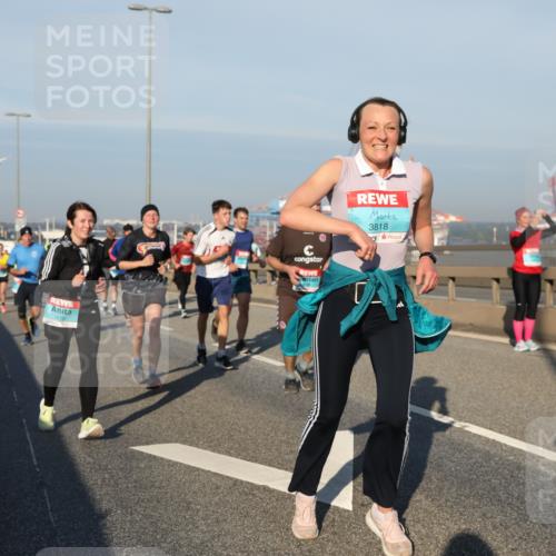 03.10.2025 - Köhlbrandbrückenlauf Yannick Fuchs http://msf.ph/oto/9175171 03.10.2025 08:44:48 Position 2 1679, 3818 meine-sportfotos.de