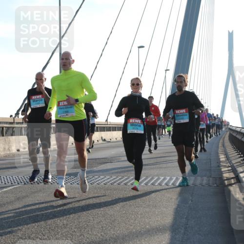 03.10.2025 - Köhlbrandbrückenlauf Yannick Fuchs http://msf.ph/oto/9175232 03.10.2025 08:24:02 Position 1 1194, 1168, 3174 meine-sportfotos.de