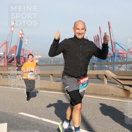 03.10.2025 - Köhlbrandbrückenlauf Yannick Fuchs http://msf.ph/oto/9175245 03.10.2025 08:44:54 Position 2 3369 meine-sportfotos.de